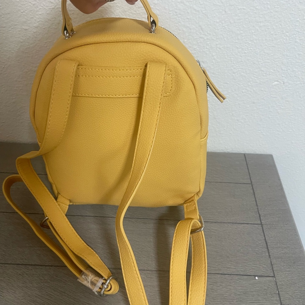 Kenneth Cole Reaction backpack - Picture 3 of 3